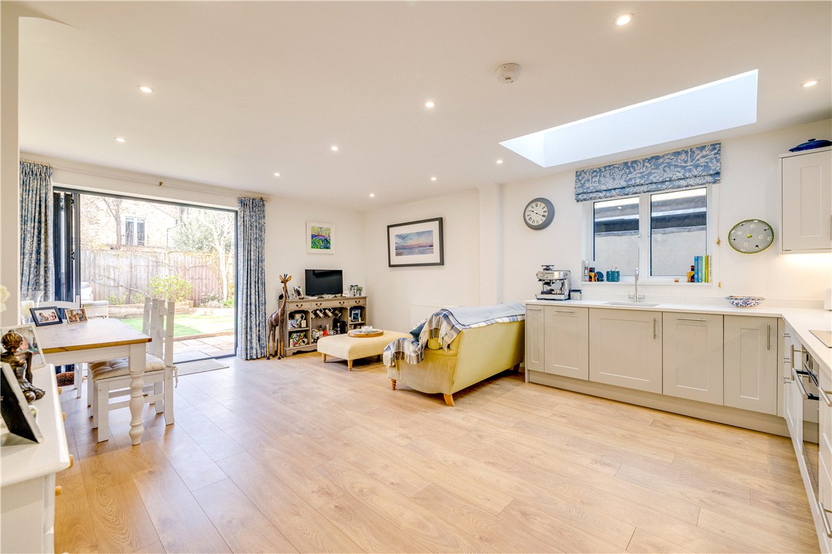 2 bedroom Flat, Birdhurst Road, London, SW18 - Available, Image 1