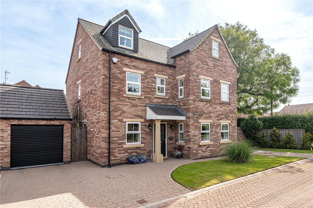 5 bedroom House, Champions Gate, North Duffield, YO8 - Sold