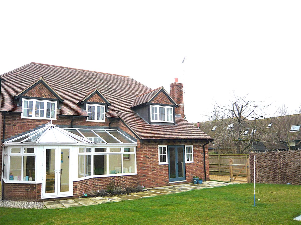 4 bedroom House, Manor Farm, Main Street, RG20 - Available