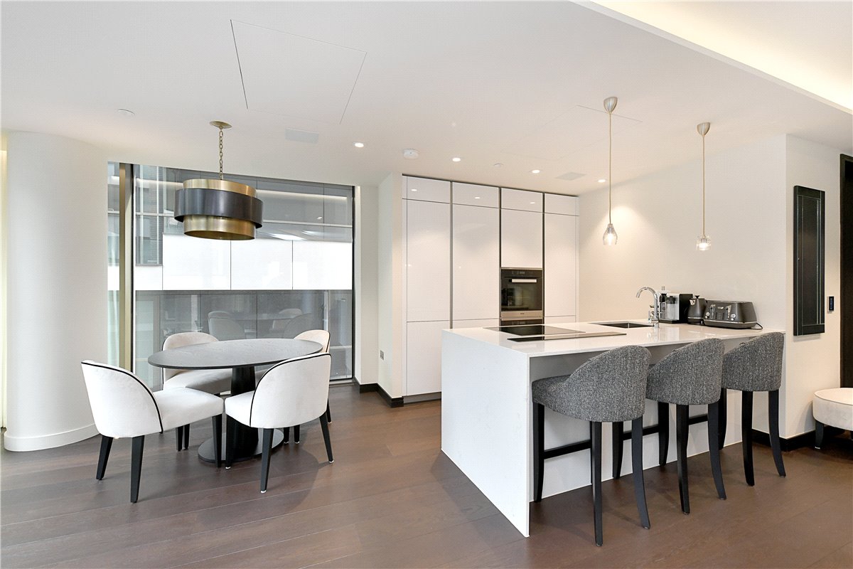 1 bedroom Flat, Crown Square, 1 Tower Bridge, SE1 - Let Agreed