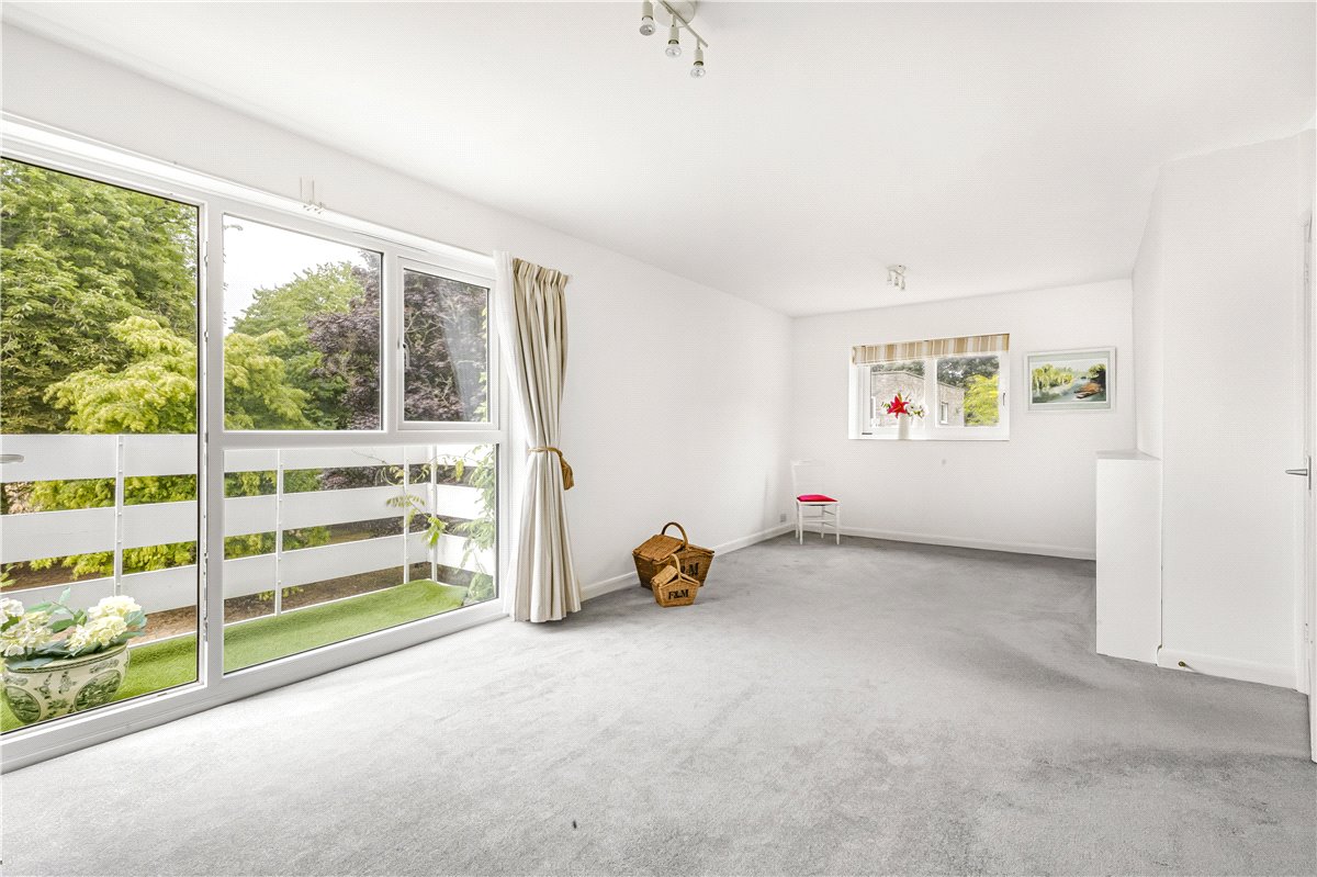 2 bedroom Flat, Cunliffe Close, Oxford, OX2 - Sold STC