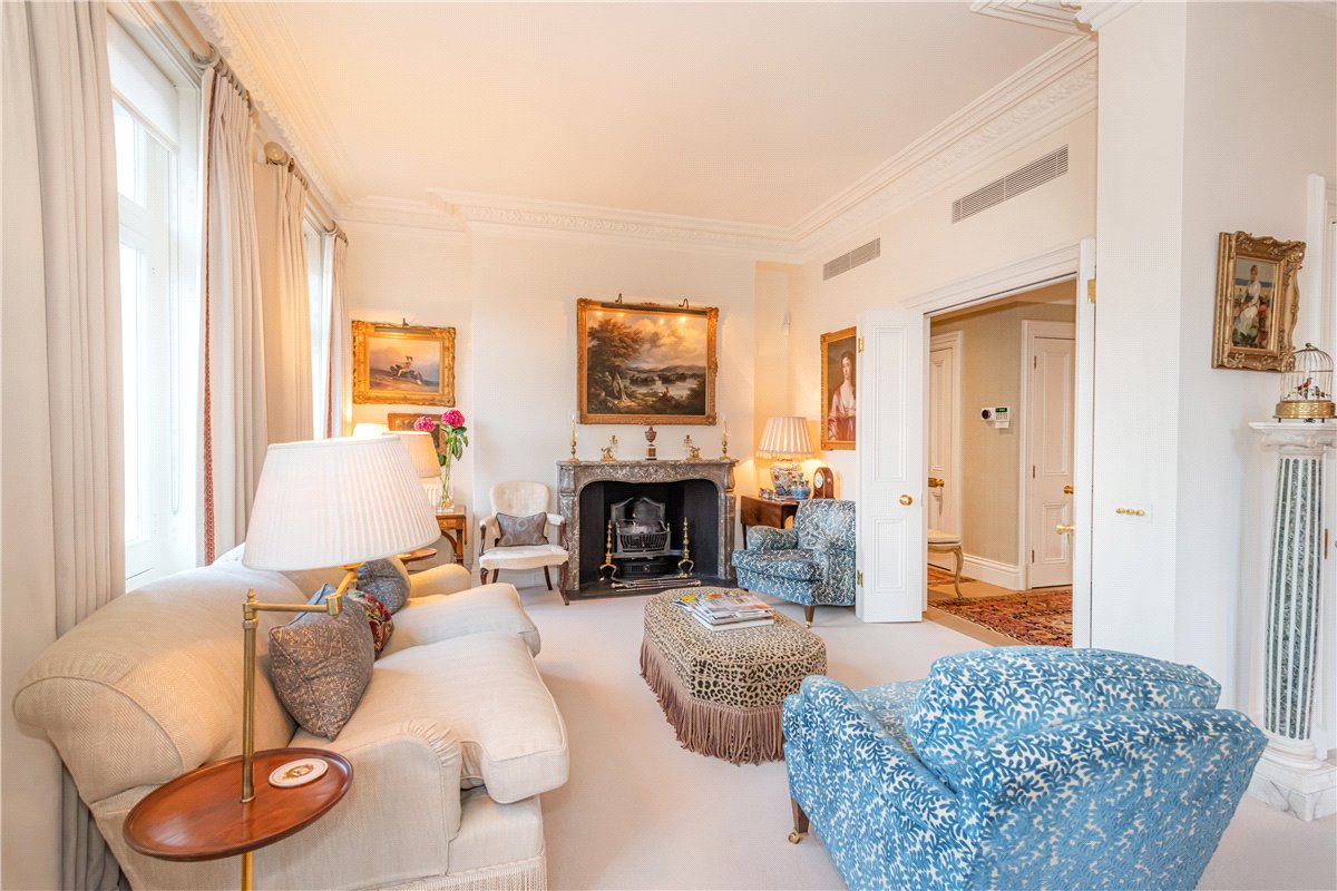 2 bedroom Flat, Mount Street, Mayfair, W1K - Available, Image 4