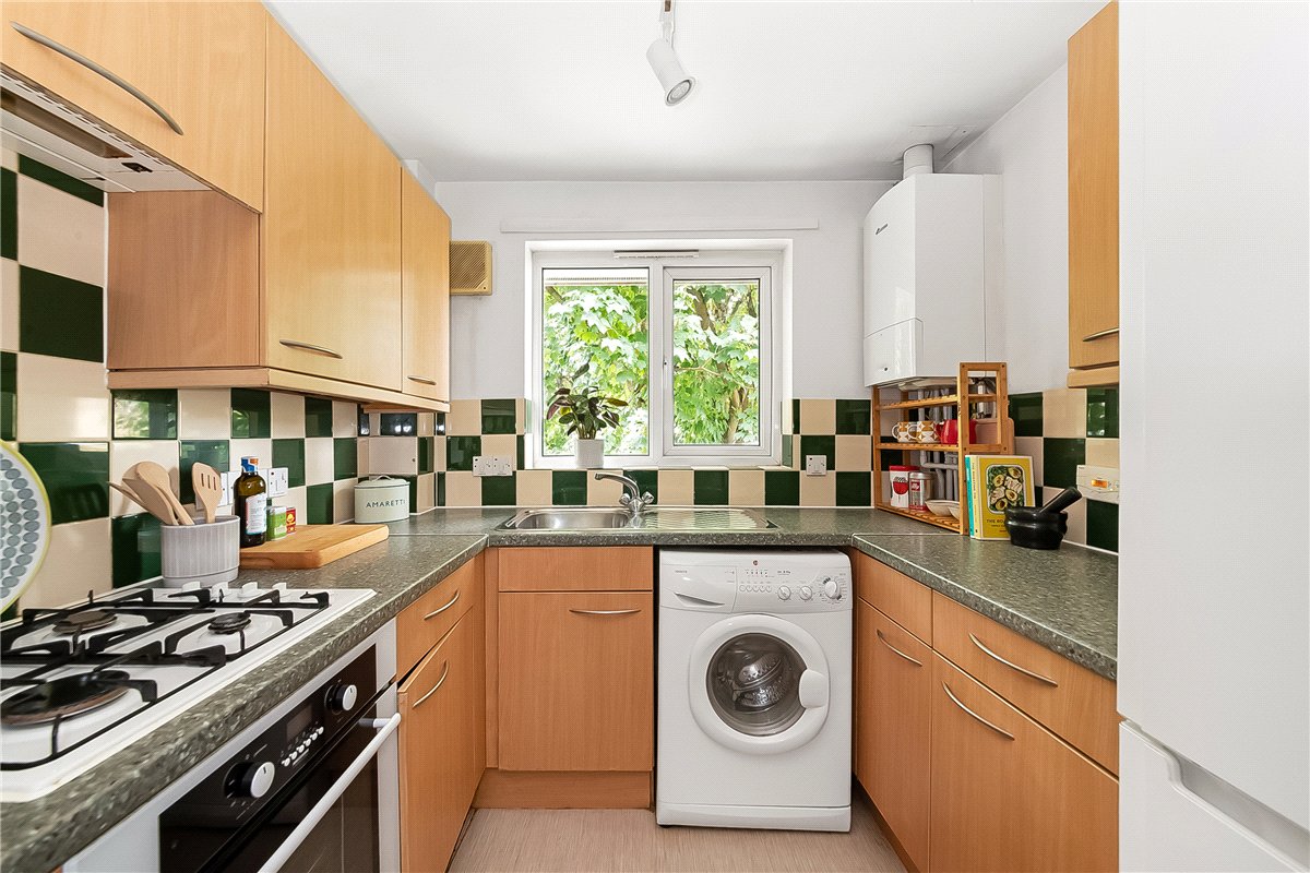 2 bedroom Flat, St. James's Drive, London, SW12 - Available, Image 7