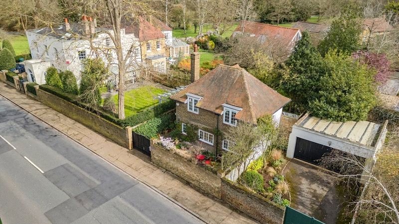 2 bedroom Cottage, Upper Ham Road, Richmond, TW10 - Available, Image 15