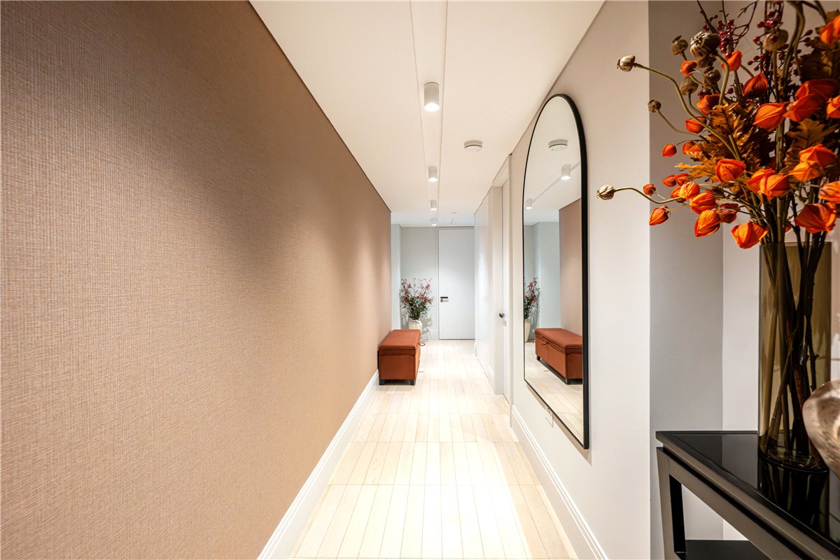 2 bedroom Flat, Cork Street, Mayfair, W1S - Available, Image 10