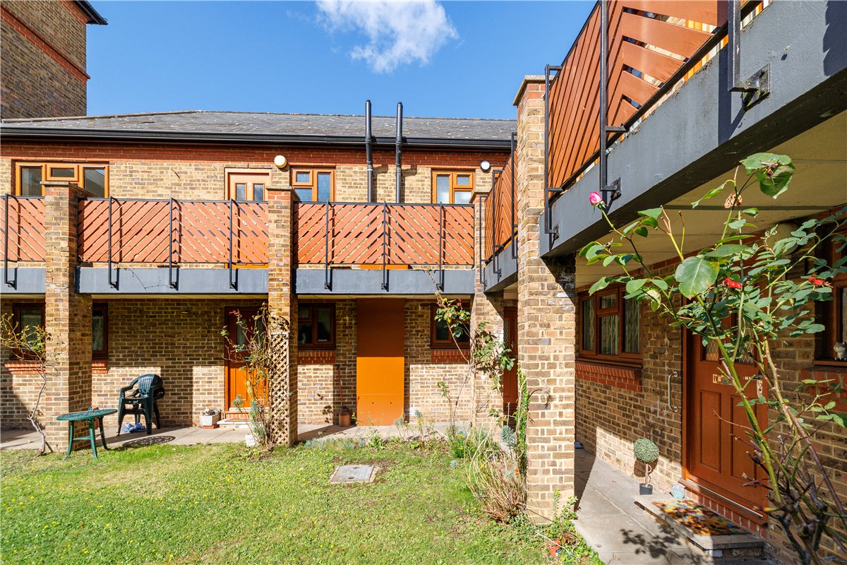 1 bedroom Flat, Clarence Lane, London, SW15 - Sold, Image 2