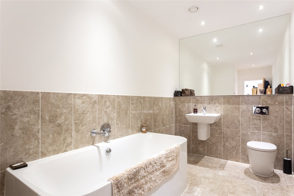 3 bedroom Flat, Chatham House, Racecourse Road, RG14 - Available, Image 17