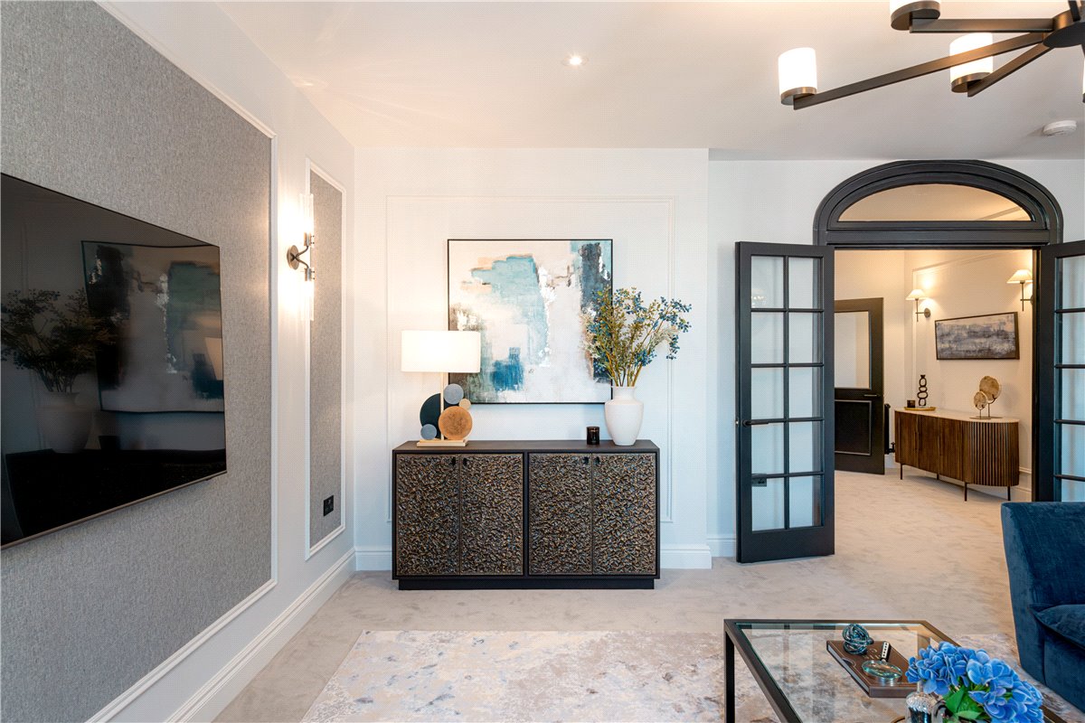 3 bedroom Flat, Curzon Street, Mayfair, W1J - Available, Image 5