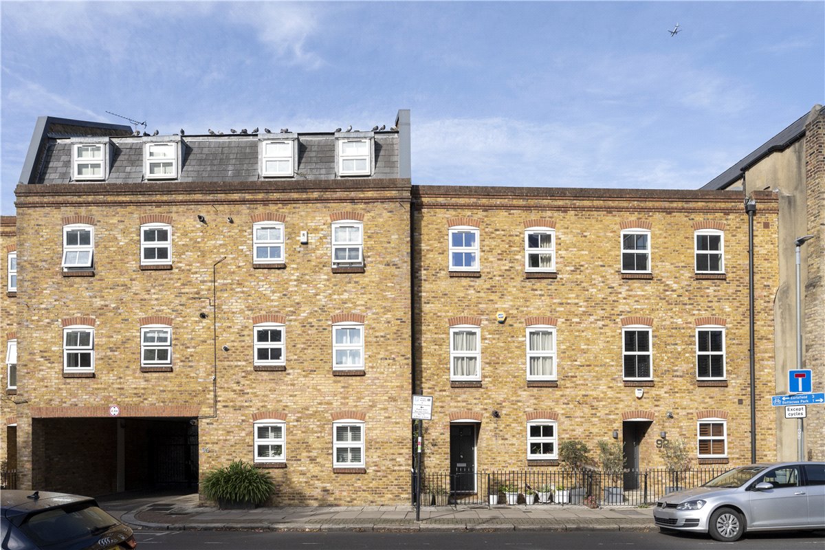2 bedroom Flat, Battersea High Street, London, SW11 - Available