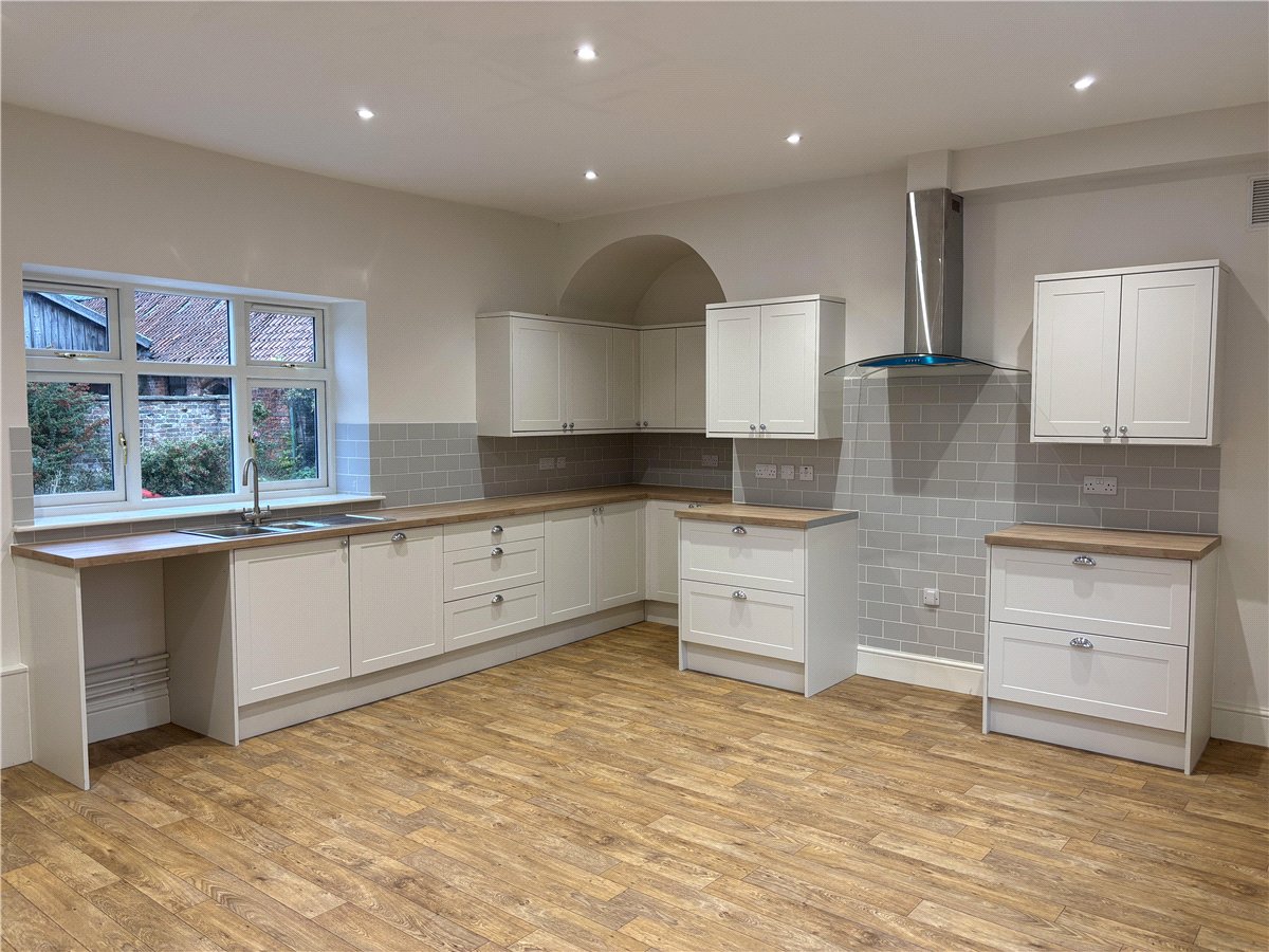3 bedroom House, Sutton on Derwent, York, YO41 - Available, Image 2