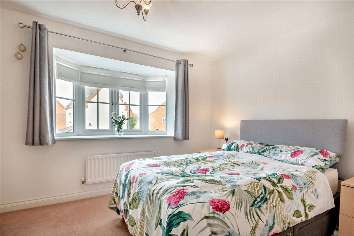 3 bedroom House, Urquhart Road, Thatcham, RG19 - Available, Image 11