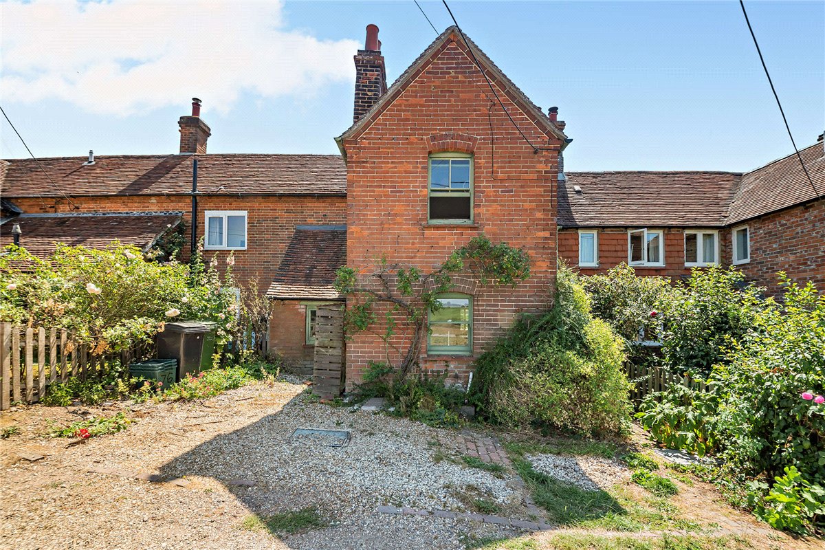 2 bedroom House, Harts Hill Road, Thatcham, RG18 - Available, Image 14