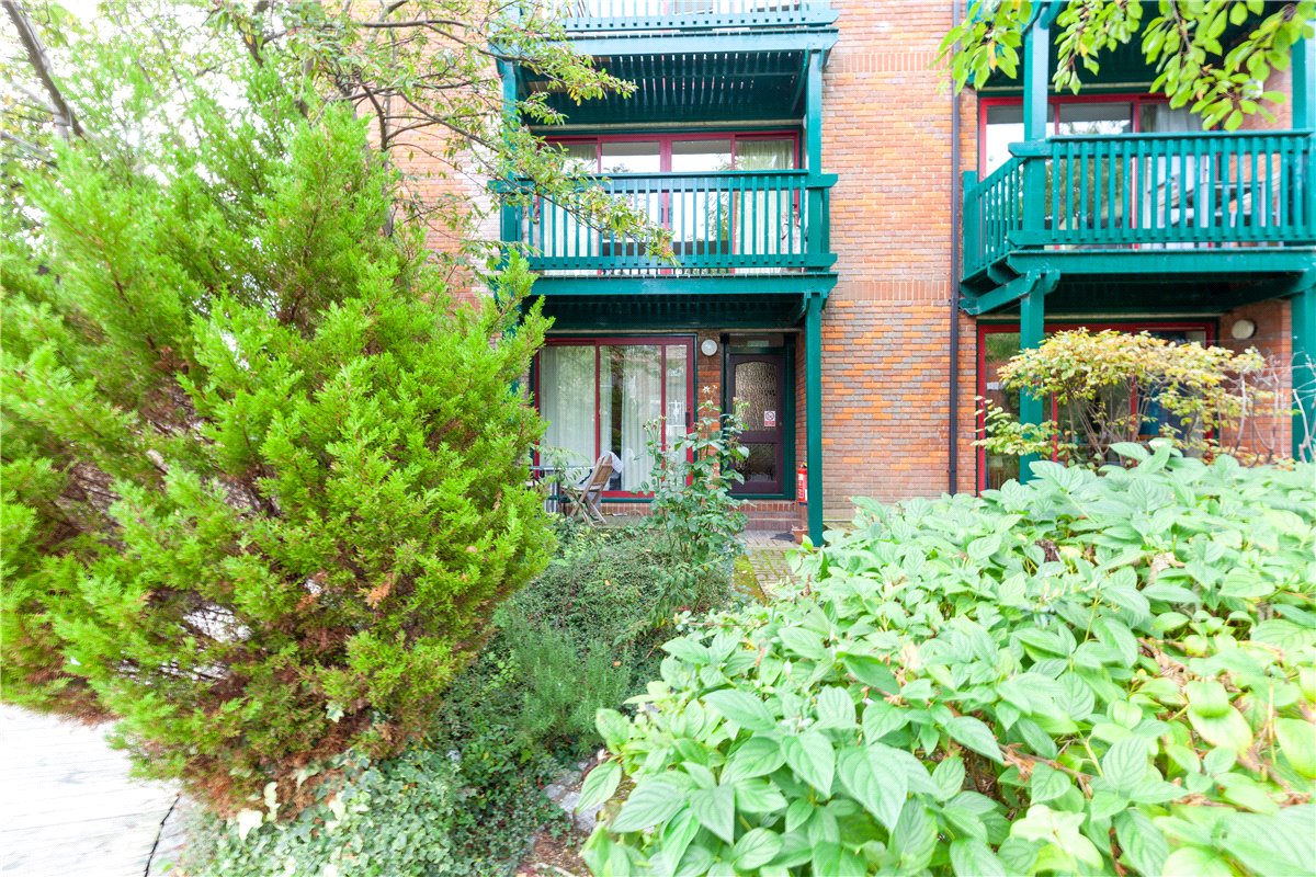 2 bedroom Flat, Watermans Reach, Brook Street, OX1 - , Image 5
