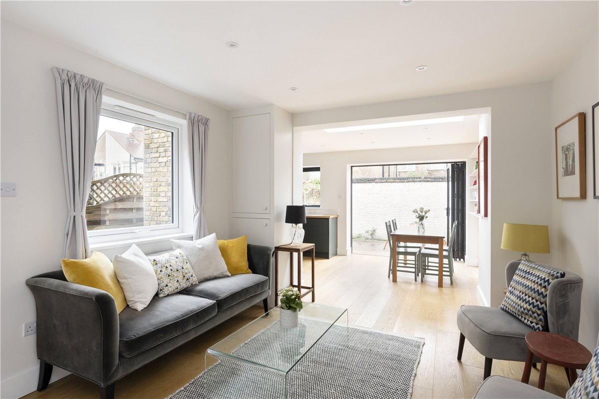 2 bedroom Maisonette, Boundary Road, London, SW19 - Sold