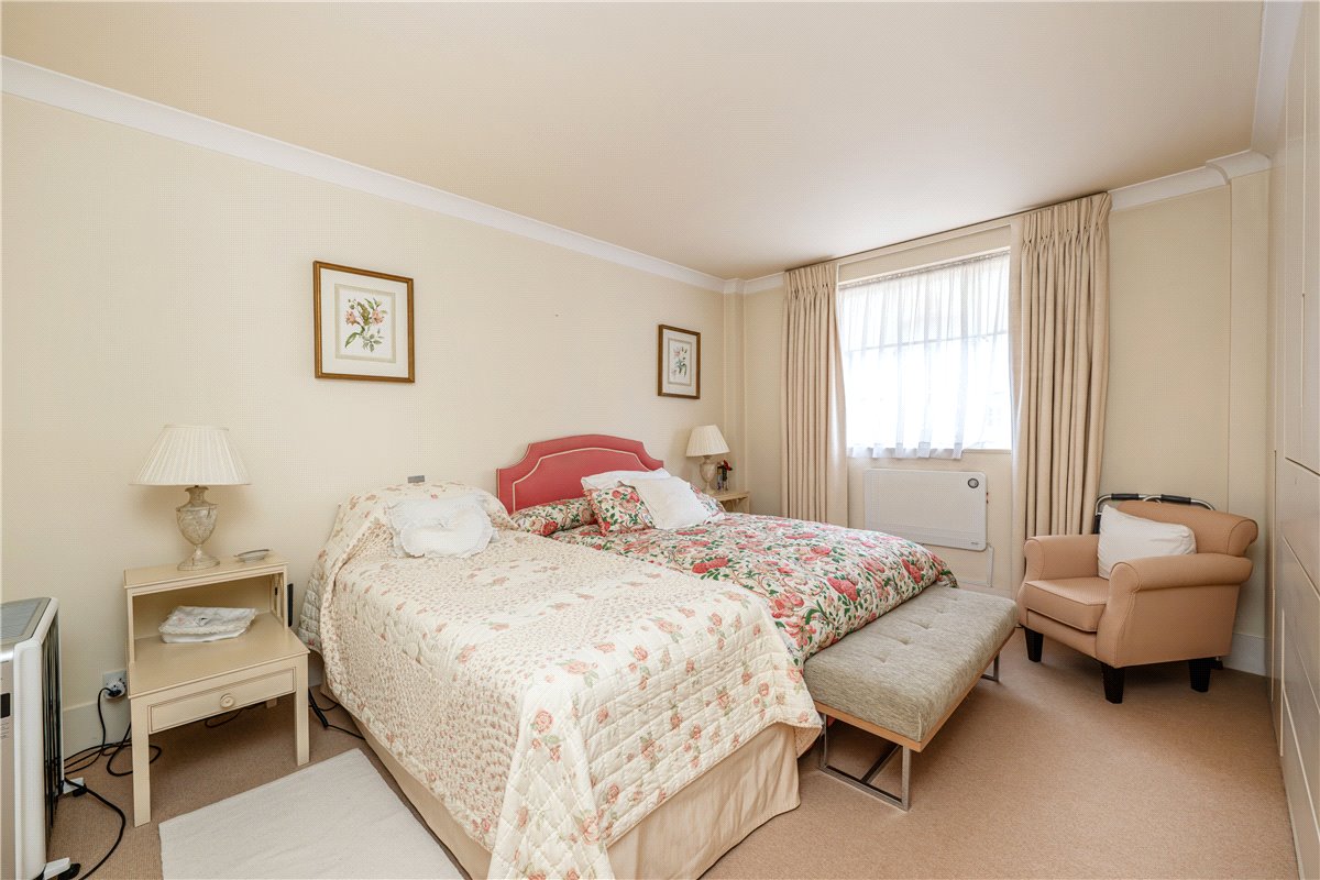 3 bedroom Flat, Hans Place, Chelsea, SW1X - Sold, Image 3