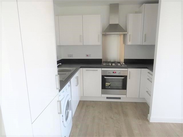 2 bedroom Flat, Barrosa Way, Whitehouse, MK8 - , Image 3