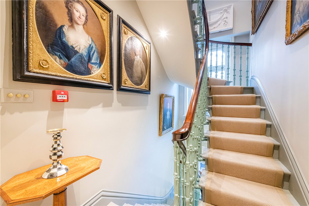 2 bedroom Flat, Mount Street, Mayfair, W1K - Available, Image 25