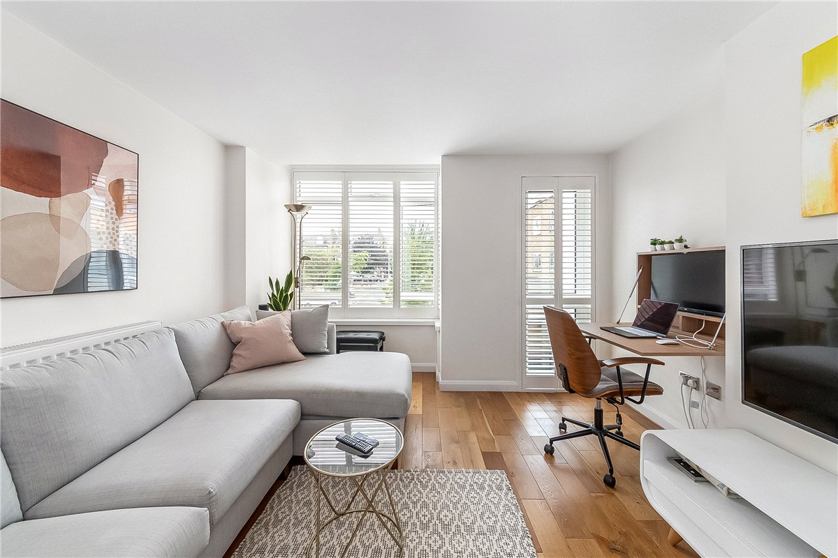 2 bedroom Flat, St. James's Close, London, SW17 - Available, Image 2