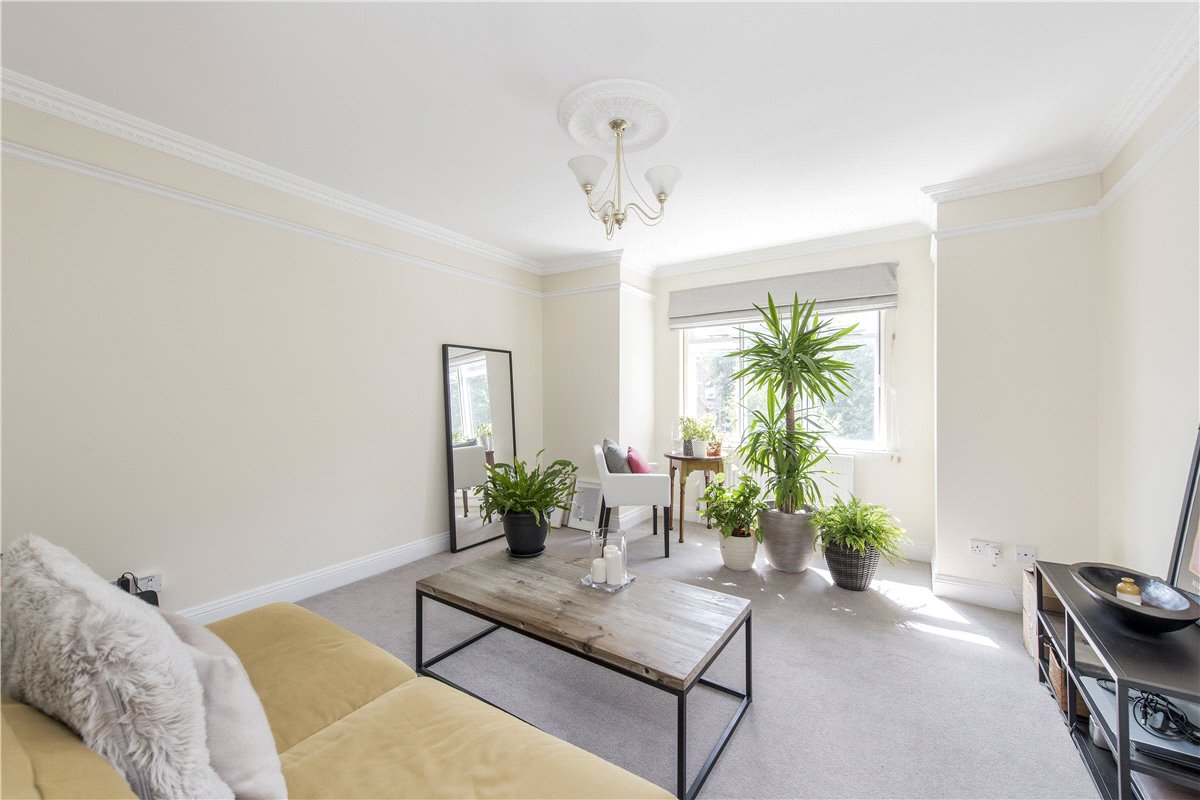 1 bedroom Flat, Wexford Lodge, 163 Nightingale Lane, SW12 - Available