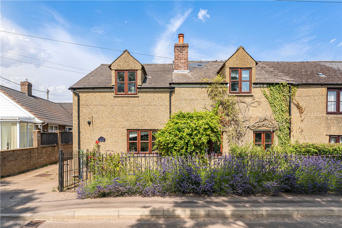 3 bedroom House, Oxford Road, Hampton Poyle, OX5 - Available