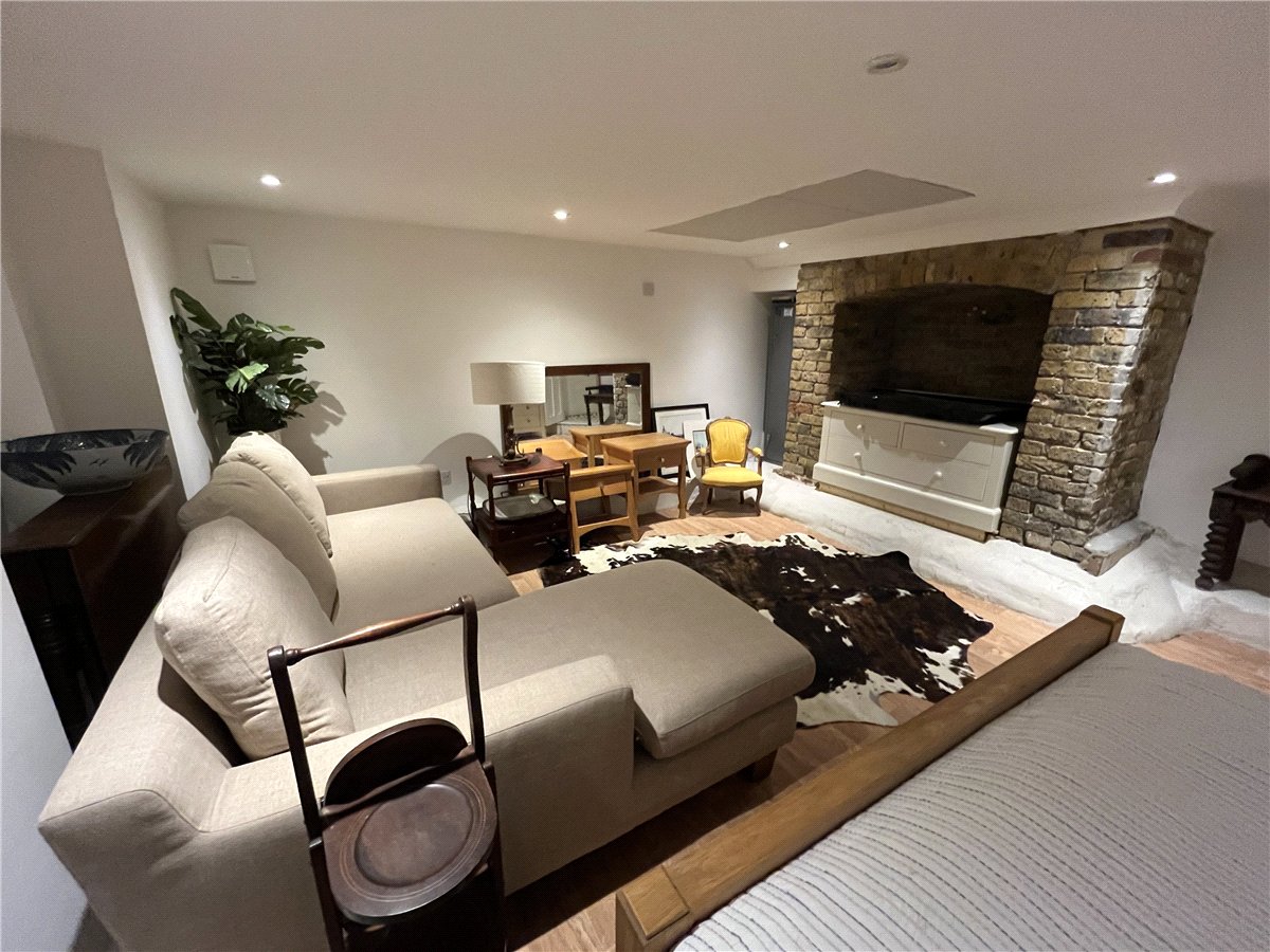 2 bedroom Flat, Nightingale Lane, London, SW12 - Available, Image 18