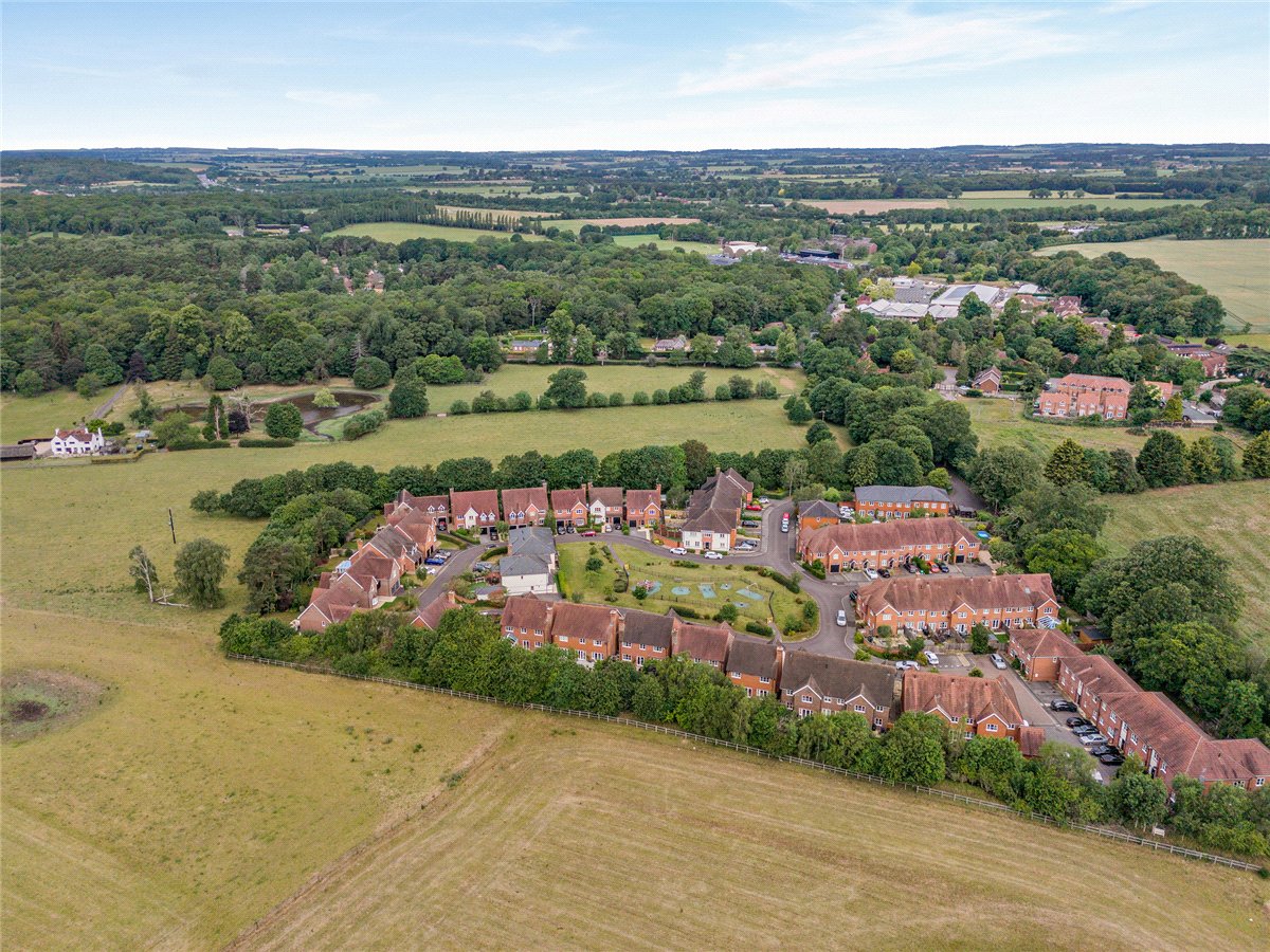 4 bedroom House, Hermitage Green, Hermitage, RG18 - Available, Image 35