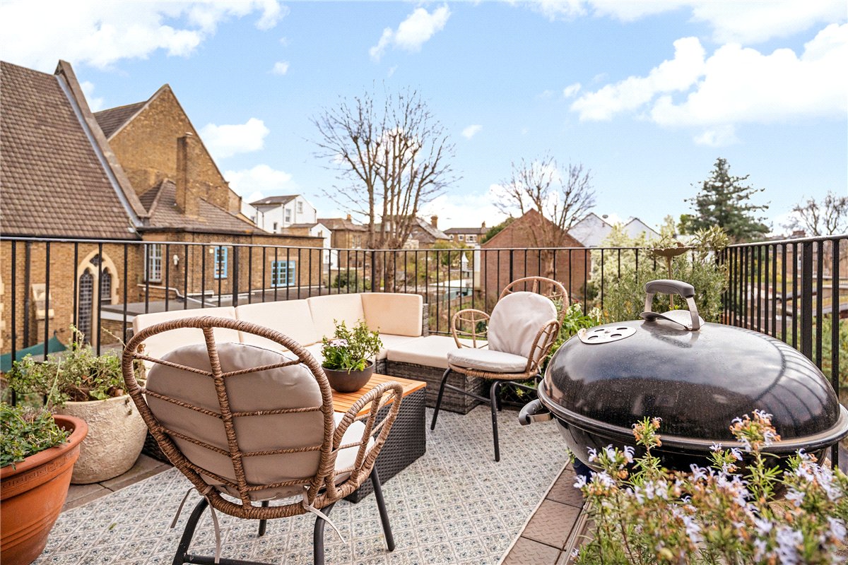 2 bedroom Flat, East Hill, London, SW18 - Sold STC, Image 2