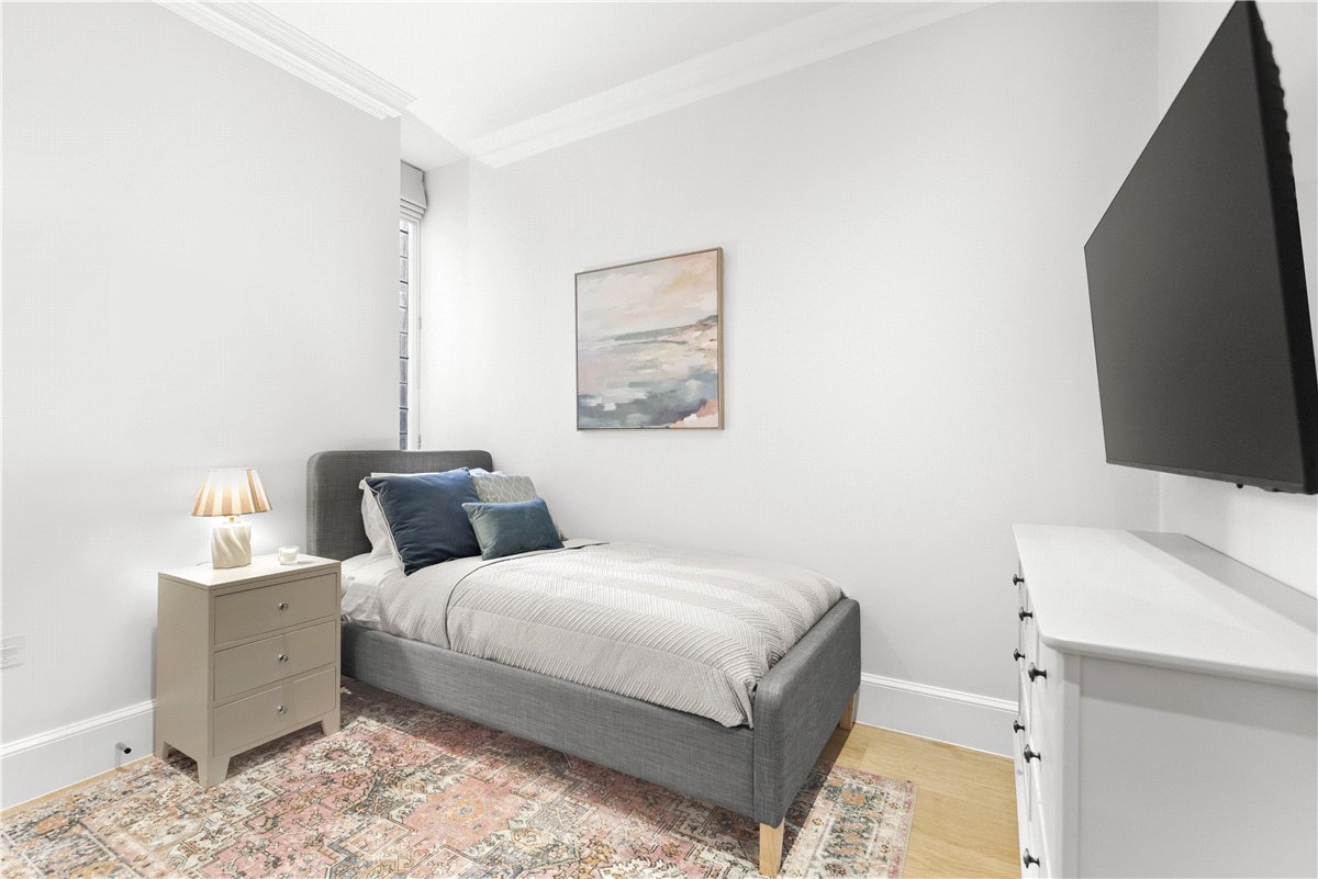 2 bedroom Flat, Cadogan Square, Chelsea, SW1X - Available, Image 7