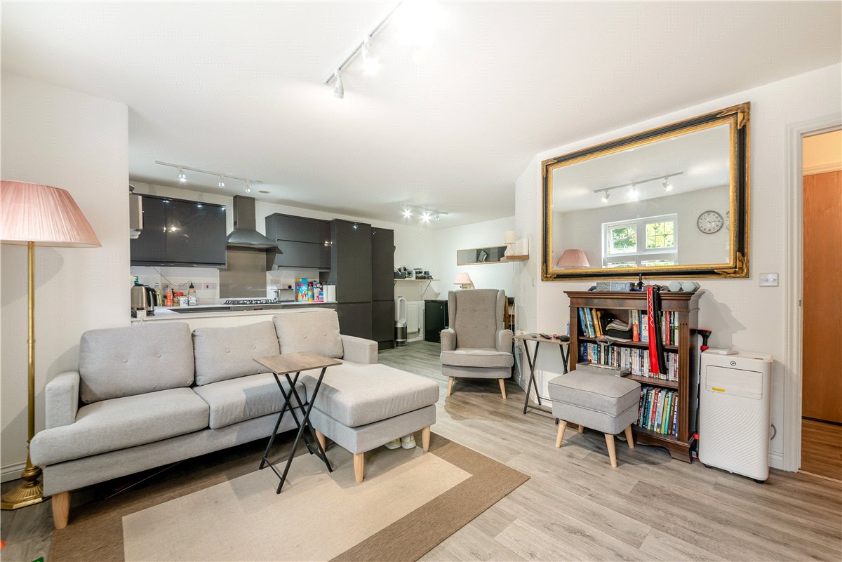 2 bedroom Flat, Highcroft Road, Winchester, SO22 - Available, Image 1