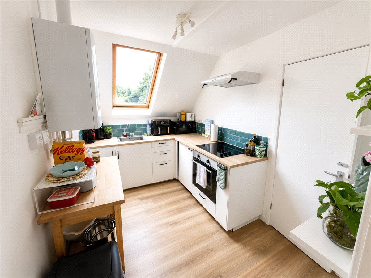 1 bedroom Flat, Barnes Close, Winchester, SO23 - Let Agreed, Image 3