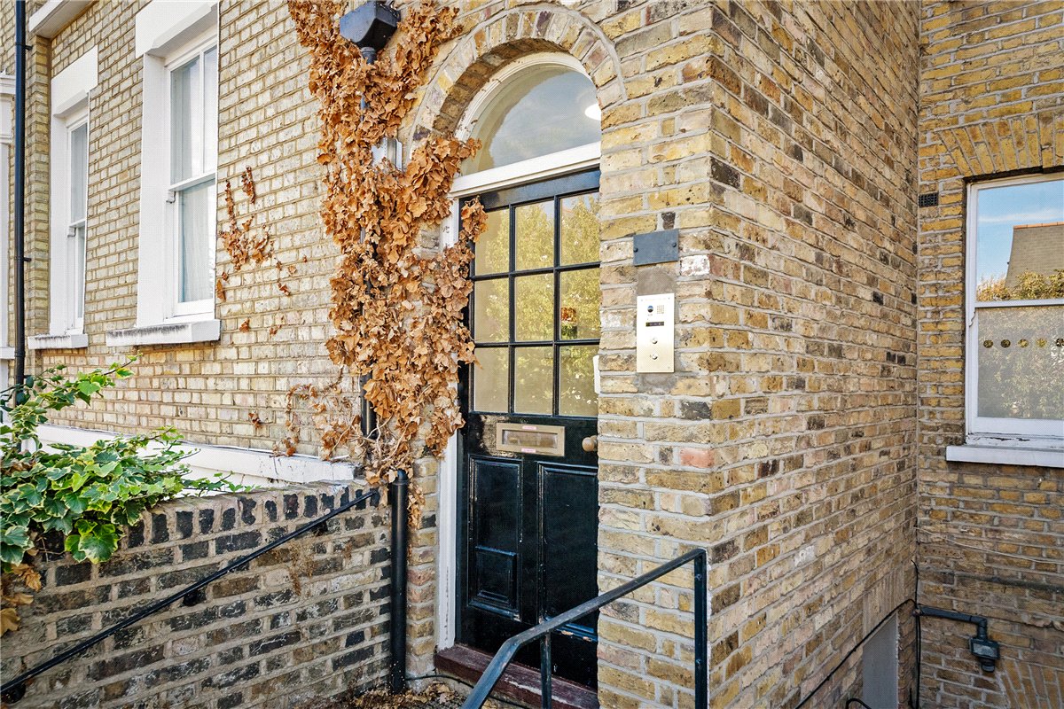 3 bedroom Flat, Wandle Road, , SW17 - Available, Image 2