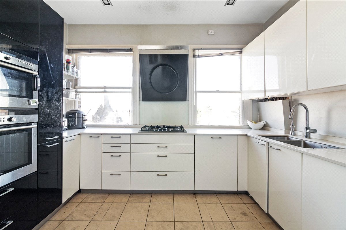 3 bedroom Flat, Wandle Road, , SW17 - Available, Image 2