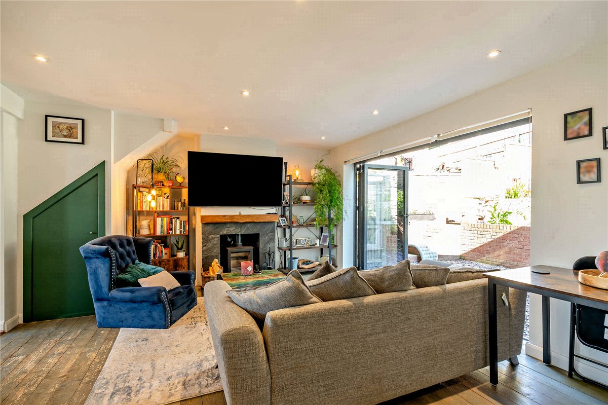 3 bedroom House, Anchor Road, Kingsclere, RG20 - Available, Image 5