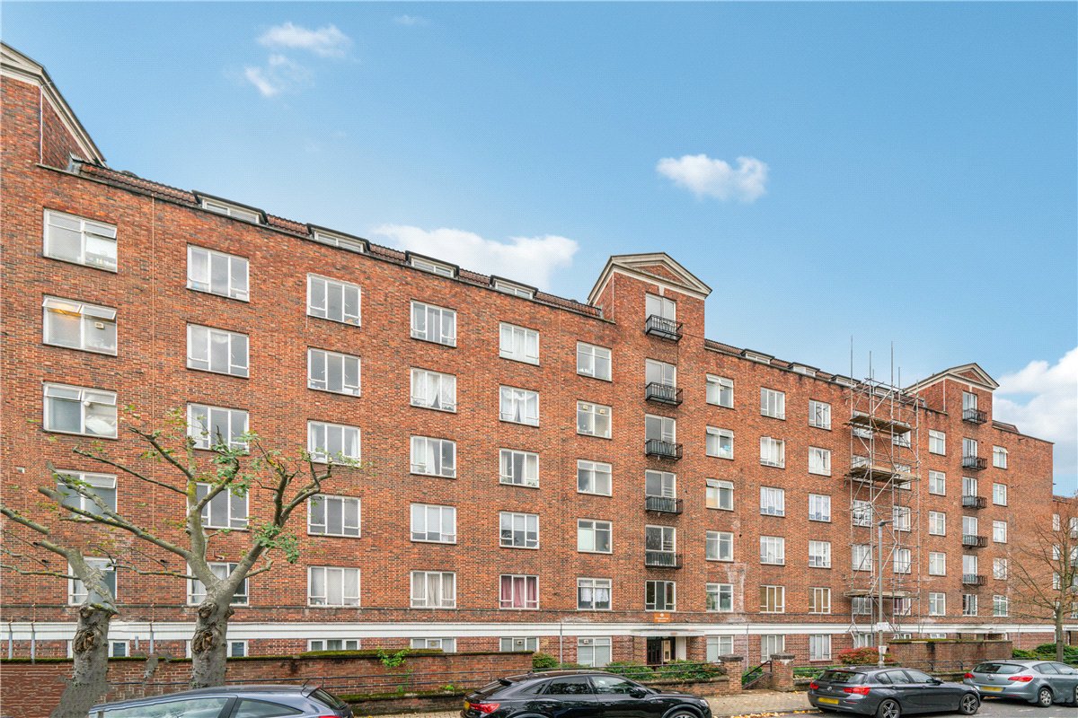3 bedroom Flat, Iron Mill Road, London, SW18 - Available, Image 2