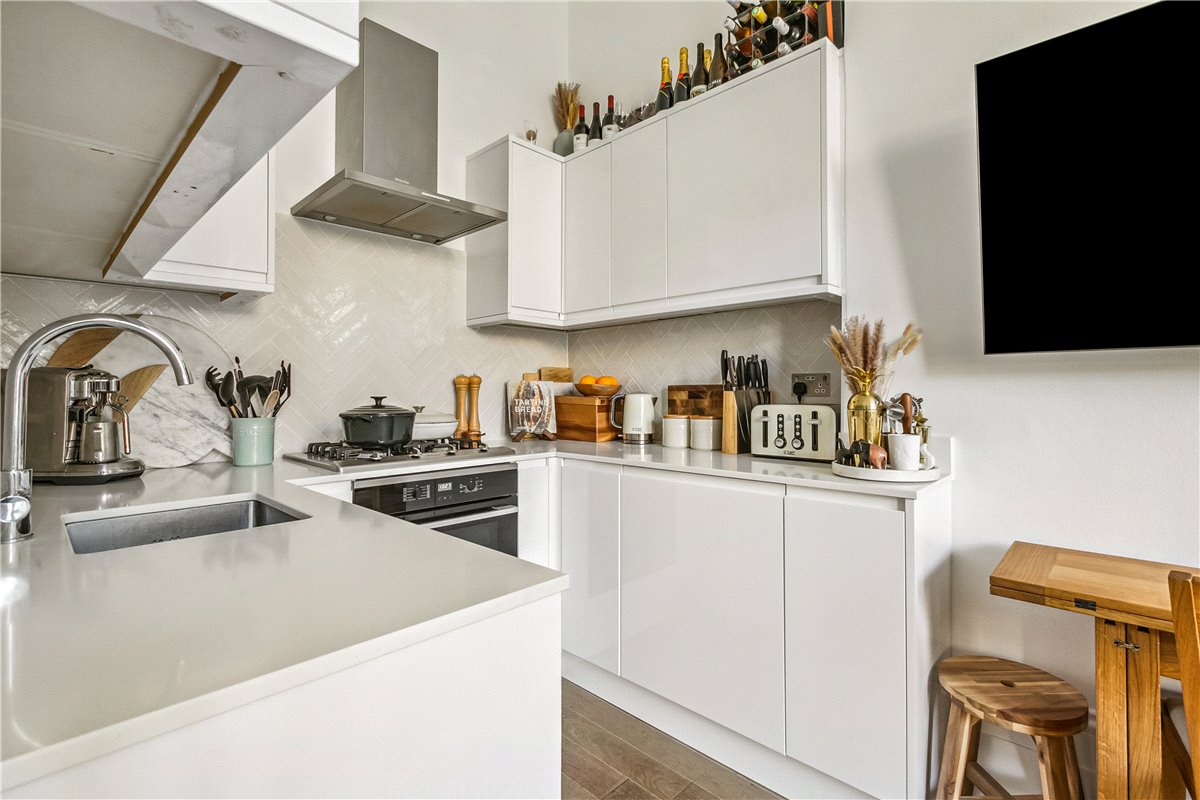 1 bedroom Flat, St. Martins Court, Trinity Road, London, SW17 - Sold, Image 5