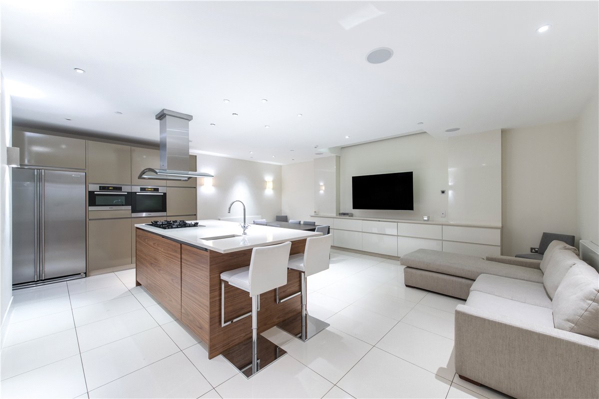 3 bedroom House, Wilton Row, Knightsbridge, SW1X - Available