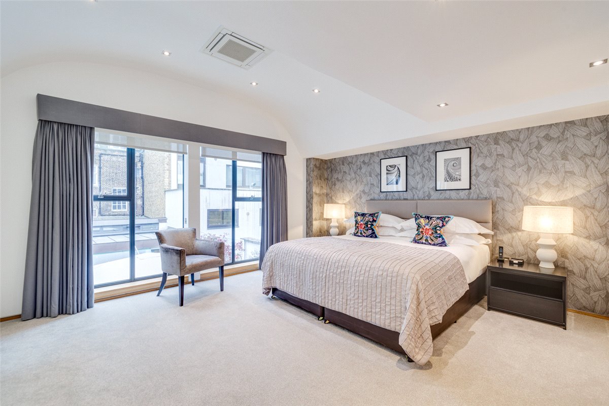 4 bedroom House, Cheval Place, Knightsbridge, SW7 - Available, Image 4