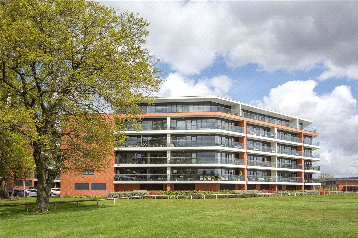 2 bedroom Flat, Racecourse Road, Newbury, RG14 - Let Agreed