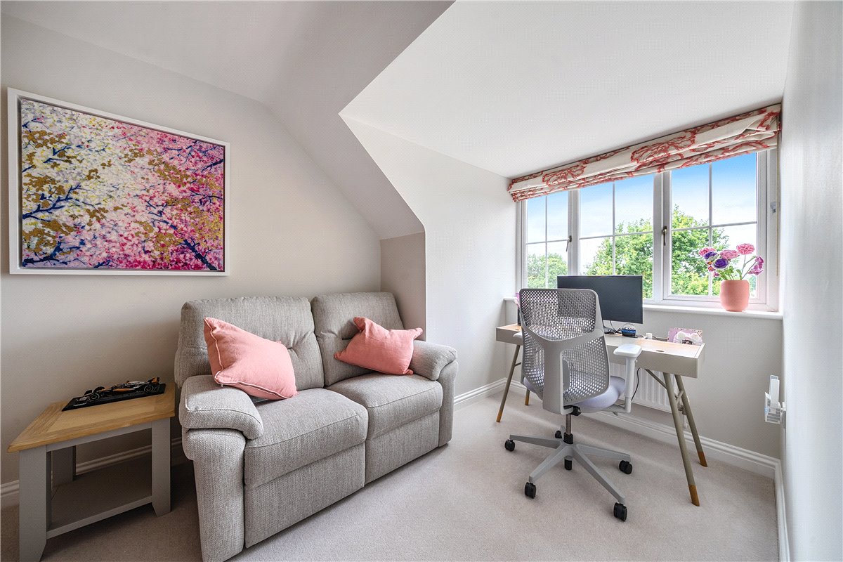 3 bedroom Flat, Woodridge, Newbury, RG14 - , Image 8