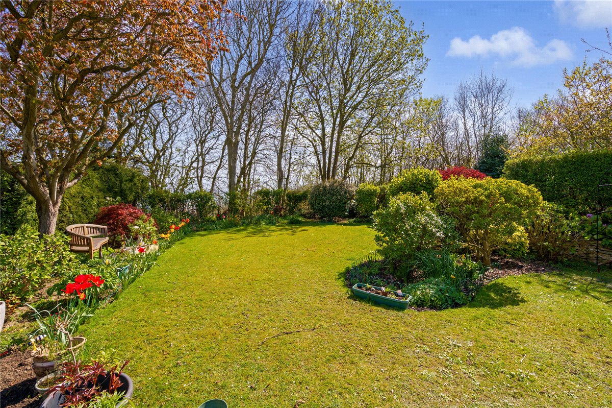 2 bedroom Flat, Holbeck Hill, Scarborough, YO11 - Available, Image 6