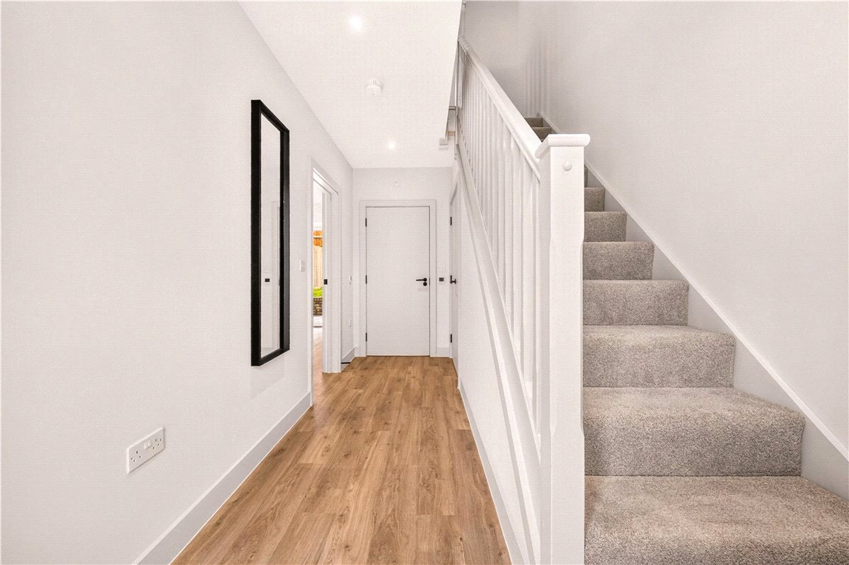 4 bedroom House, Ballast Road, Erith, DA8 - Available, Image 12