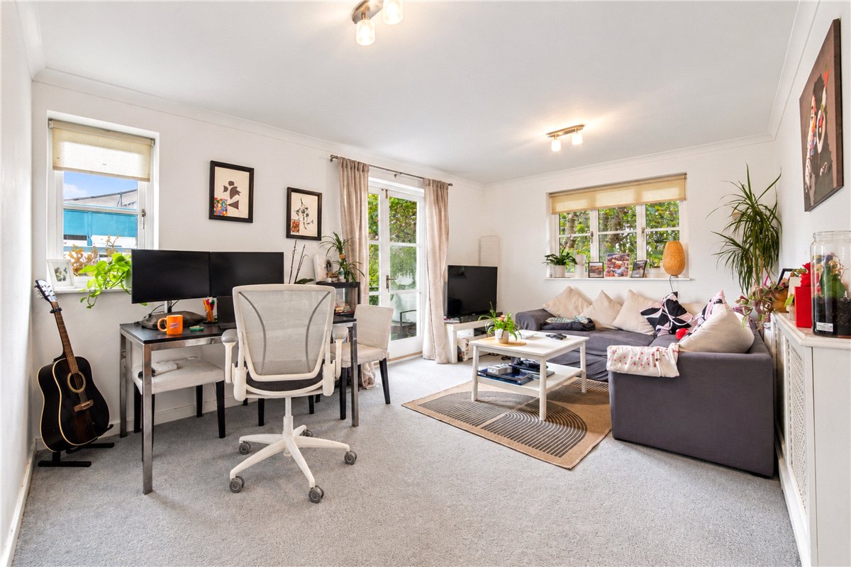 1 bedroom Flat, Brompton Park Crescent, London, SW6 - Available