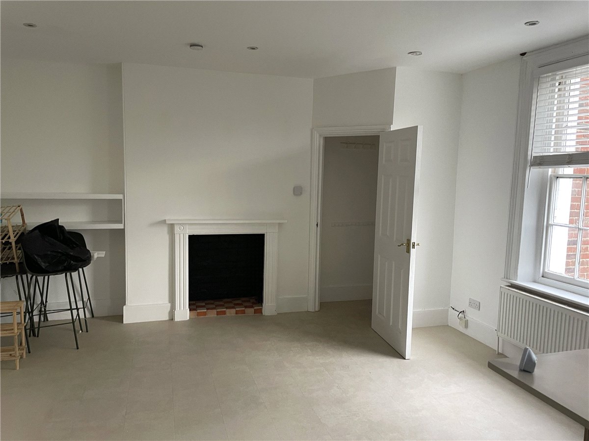 2 bedroom Flat, Charnham Court, Hungerford, RG17 - Sold STC, Image 5