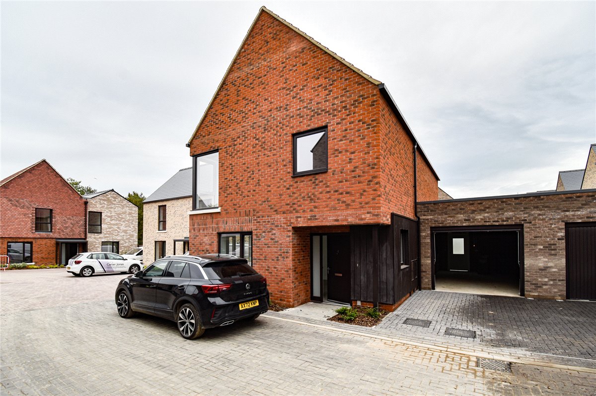 4 bedroom House, Walnut Court, Cambridge, CB5 - 