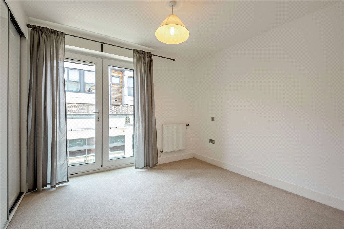 2 bedroom Flat, Park Way, Newbury, RG14 - Available, Image 6