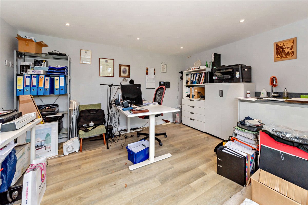 5 bedroom House, Enborne Street, Enborne, RG20 - Available, Image 25