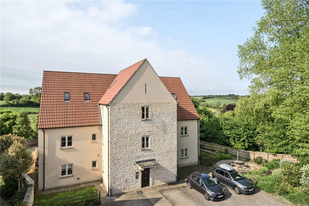 2 bedroom Flat, Fortescue Street, Norton St. Philip, BA2 - Available