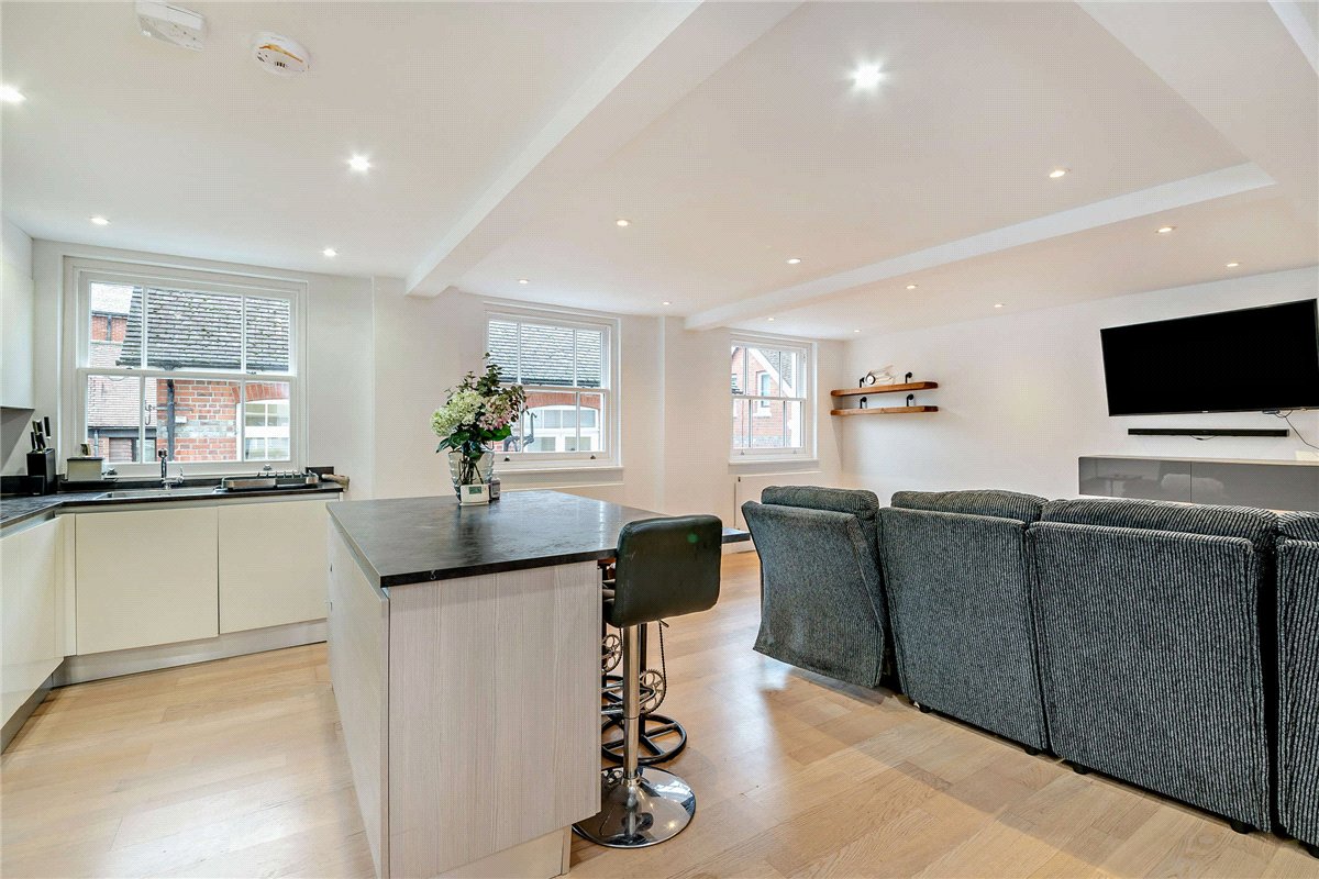 2 bedroom Flat, Northbrook Street, Newbury, RG14 - Available, Image 9