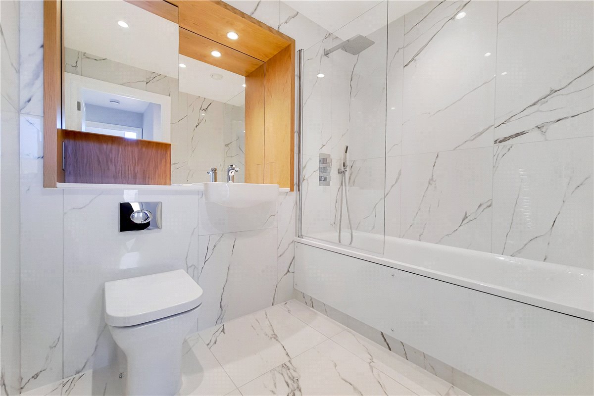 2 bedroom Flat, Greyhound Parade, Wimbledon Grounds, London, SW17 - Available, Image 2