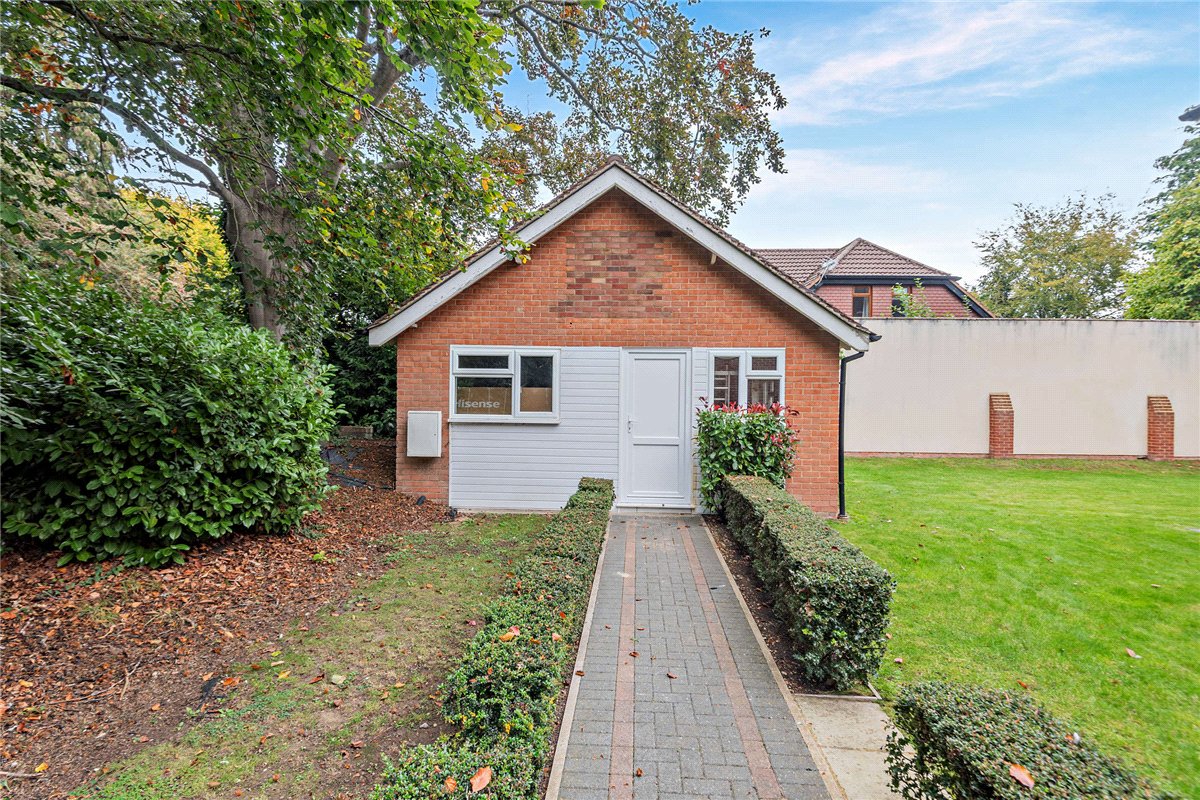 2 bedroom Flat, The Dolmans, Shaw, RG14 - Sold, Image 20